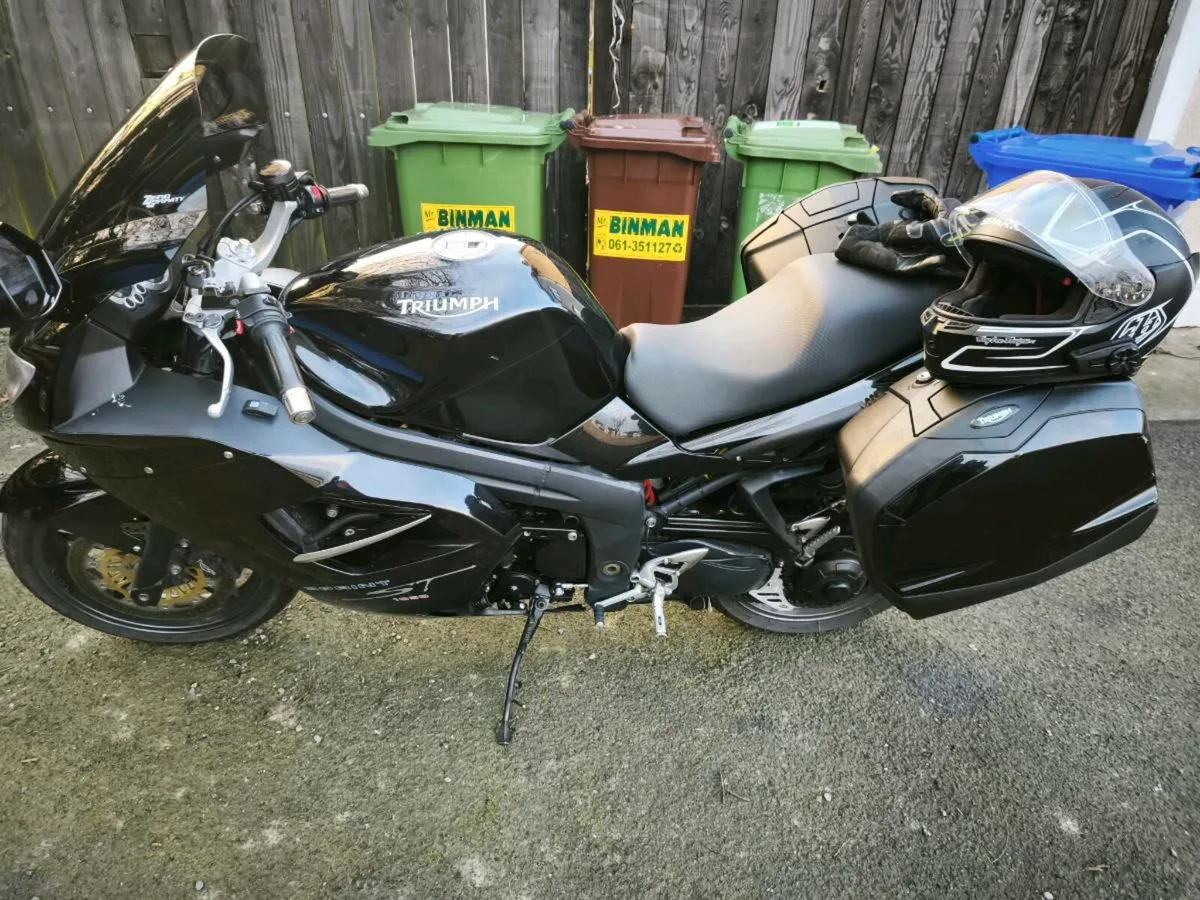 Triumph ST 1050 - Image 1