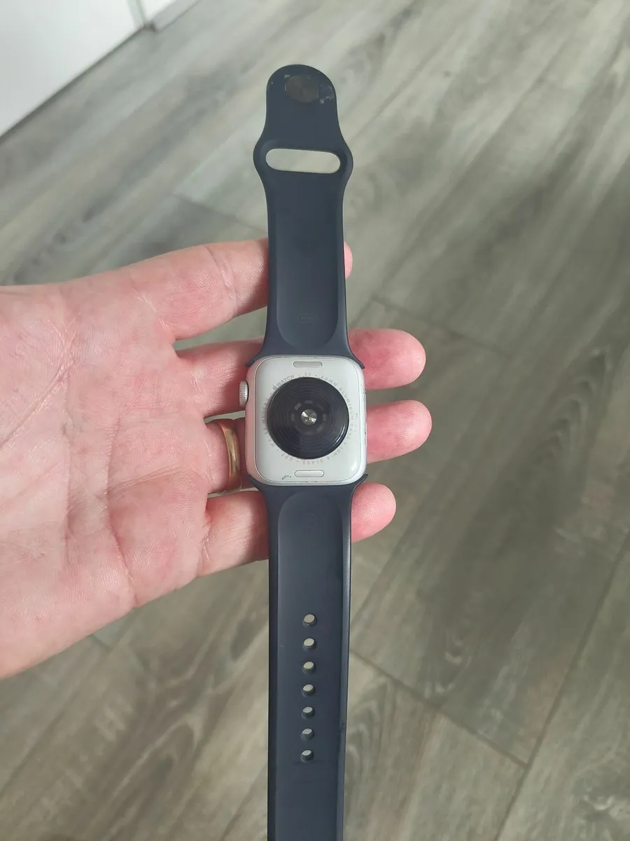 Genuine Apple watch  SE  40ml - Image 2