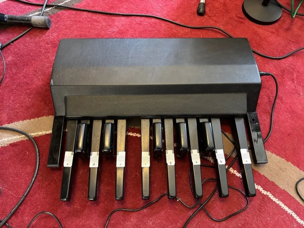 Ketron Midi Bass Pedals + Usb To Midi Interface - Image 1