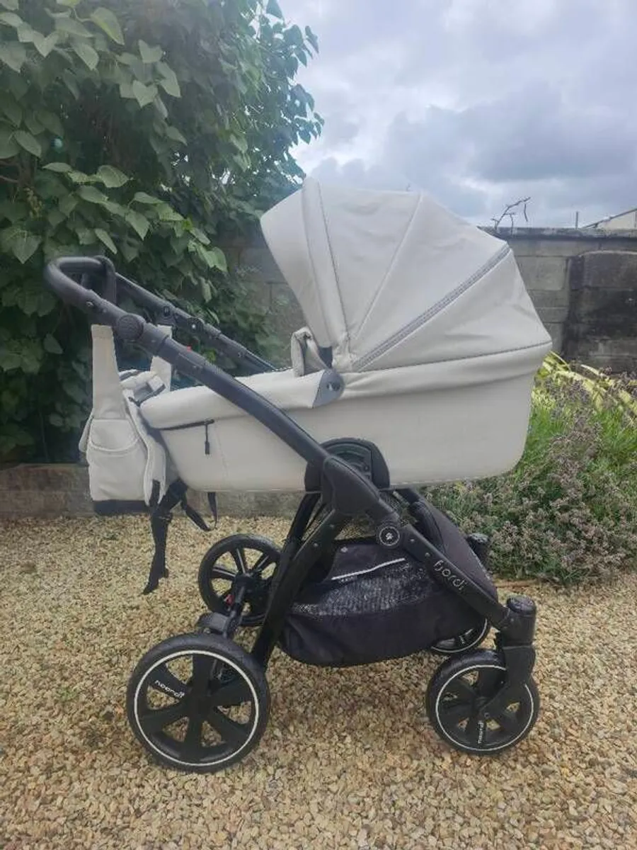 Nearly New Noordi Fjordi 2 in 1 Travel System - Image 1