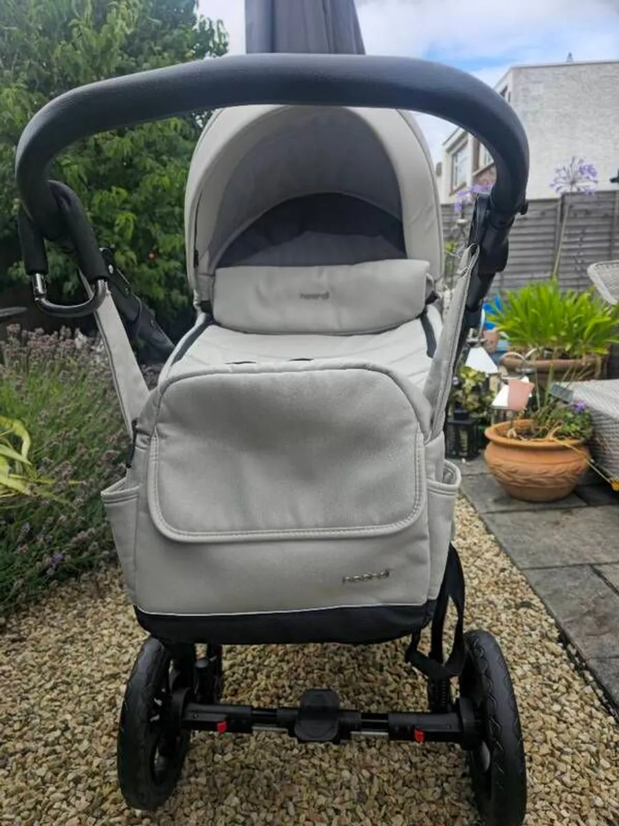 Nearly New Noordi Fjordi 2 in 1 Travel System - Image 3