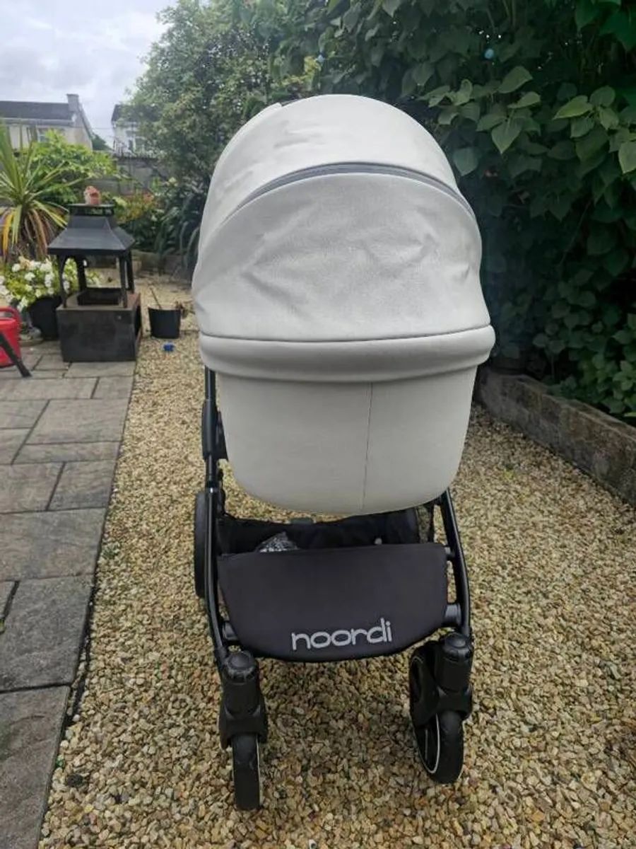 Nearly New Noordi Fjordi 2 in 1 Travel System - Image 4