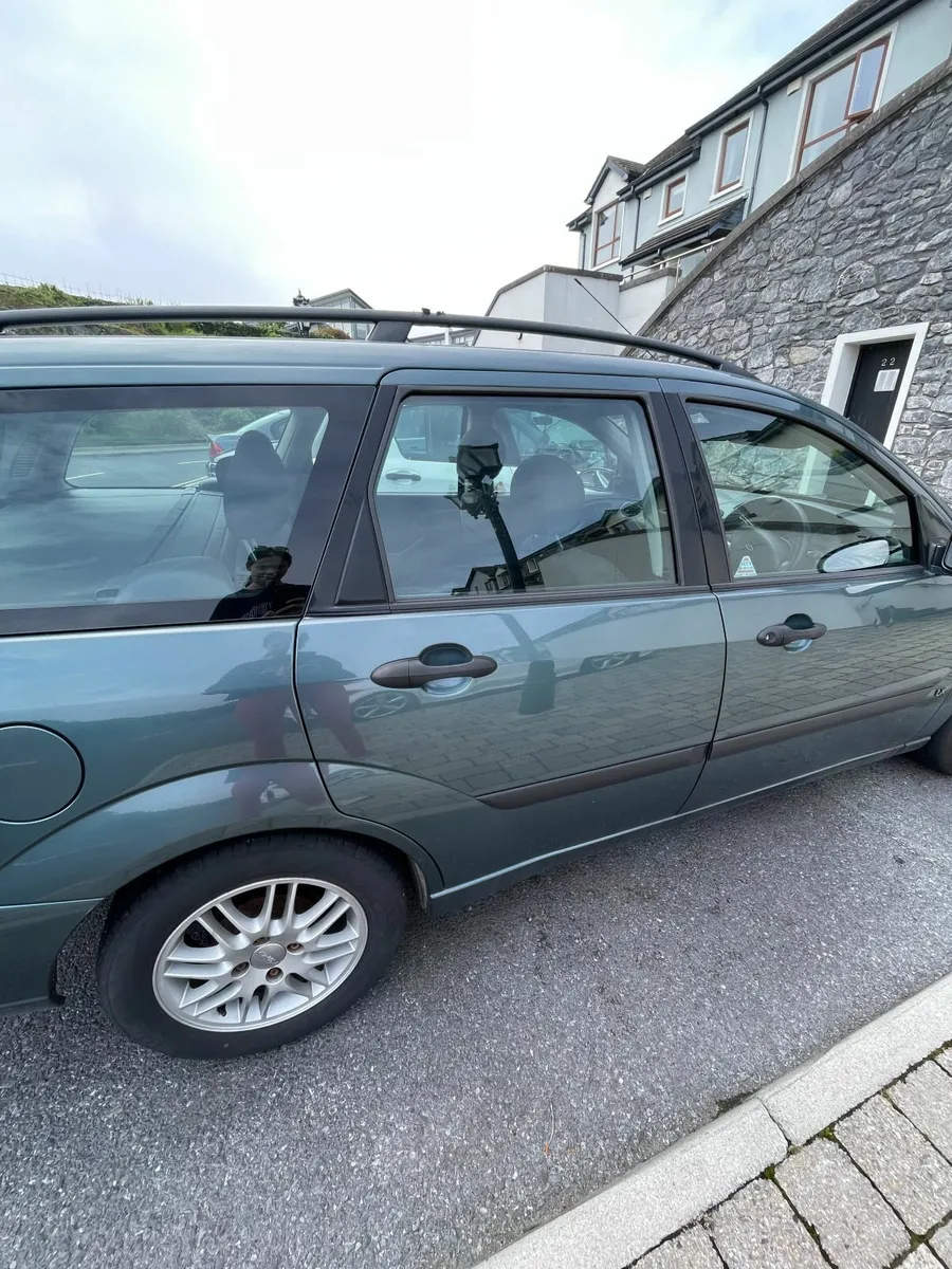 Ford Focus 2002 - Image 2