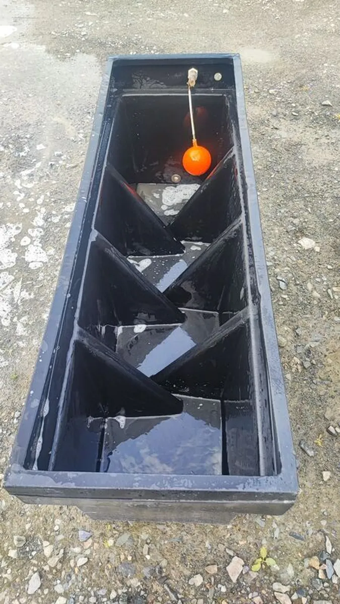 2 water storage tanks - Image 1