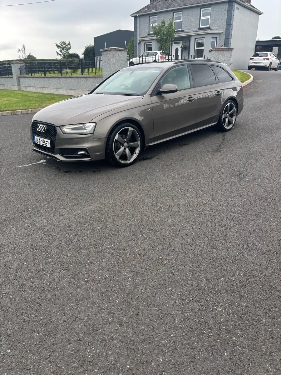 Audi A4 Avant Factory Black Edition - Image 2
