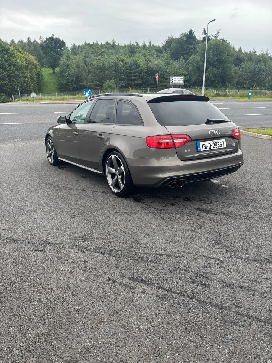 Audi A4 Avant Factory Black Edition - Image 3