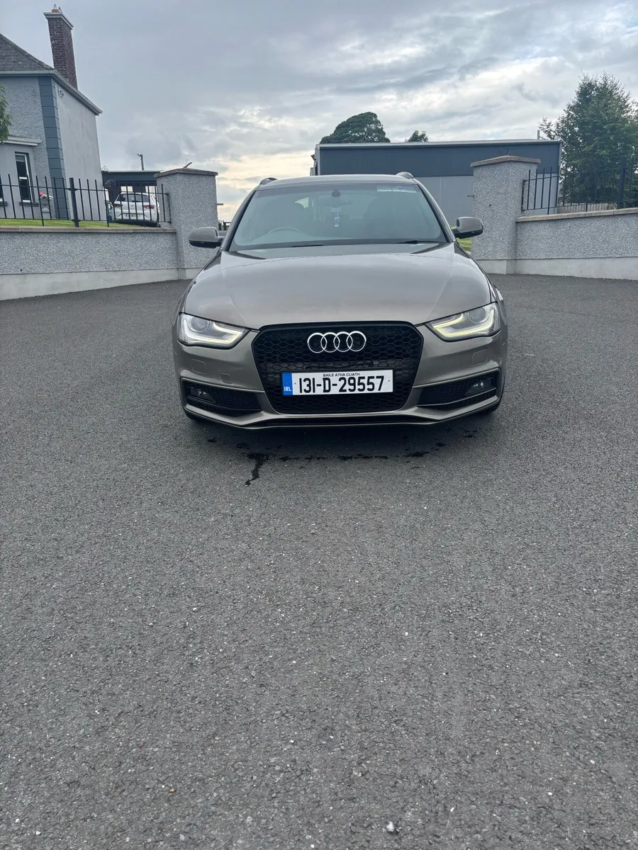Audi A4 Avant Factory Black Edition - Image 4