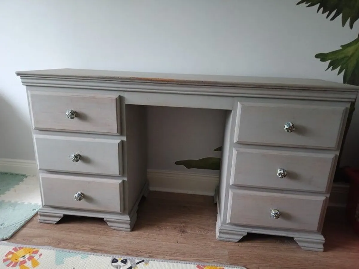 Work desk/dresser with drawers - Image 1