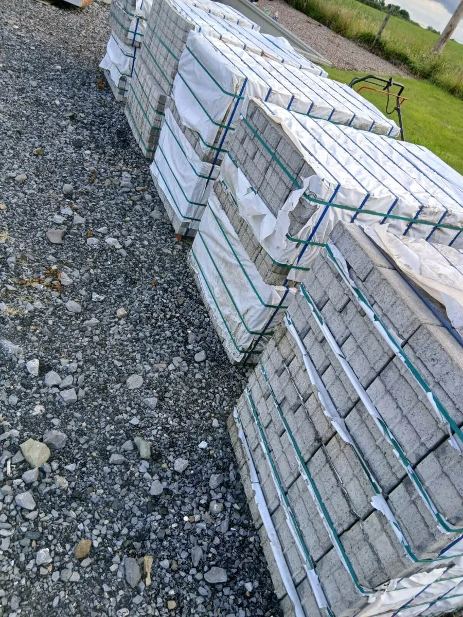 Silver grey paving brick 3 size mix - Image 2