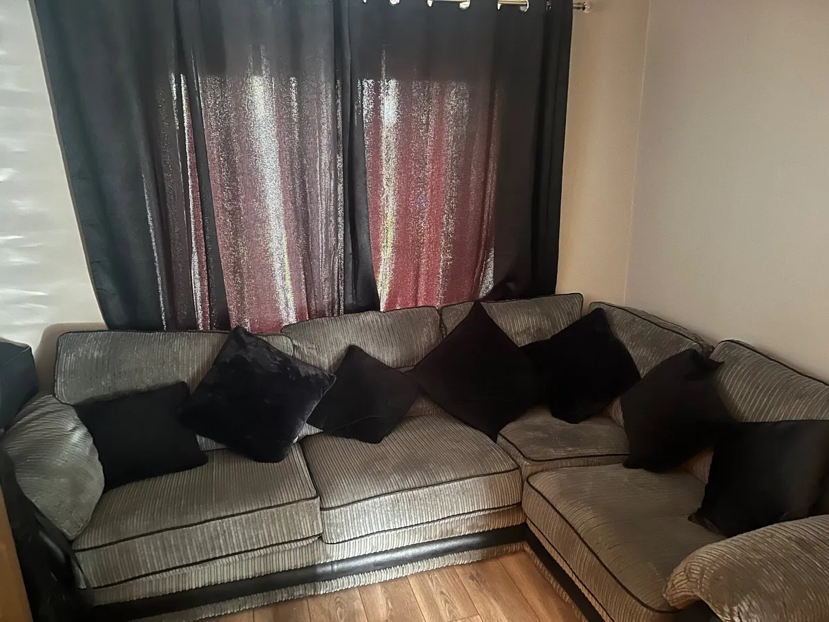 L suite and arm chair - Image 2