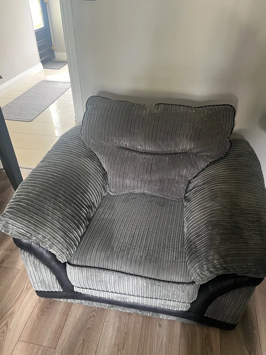 L suite and arm chair - Image 3