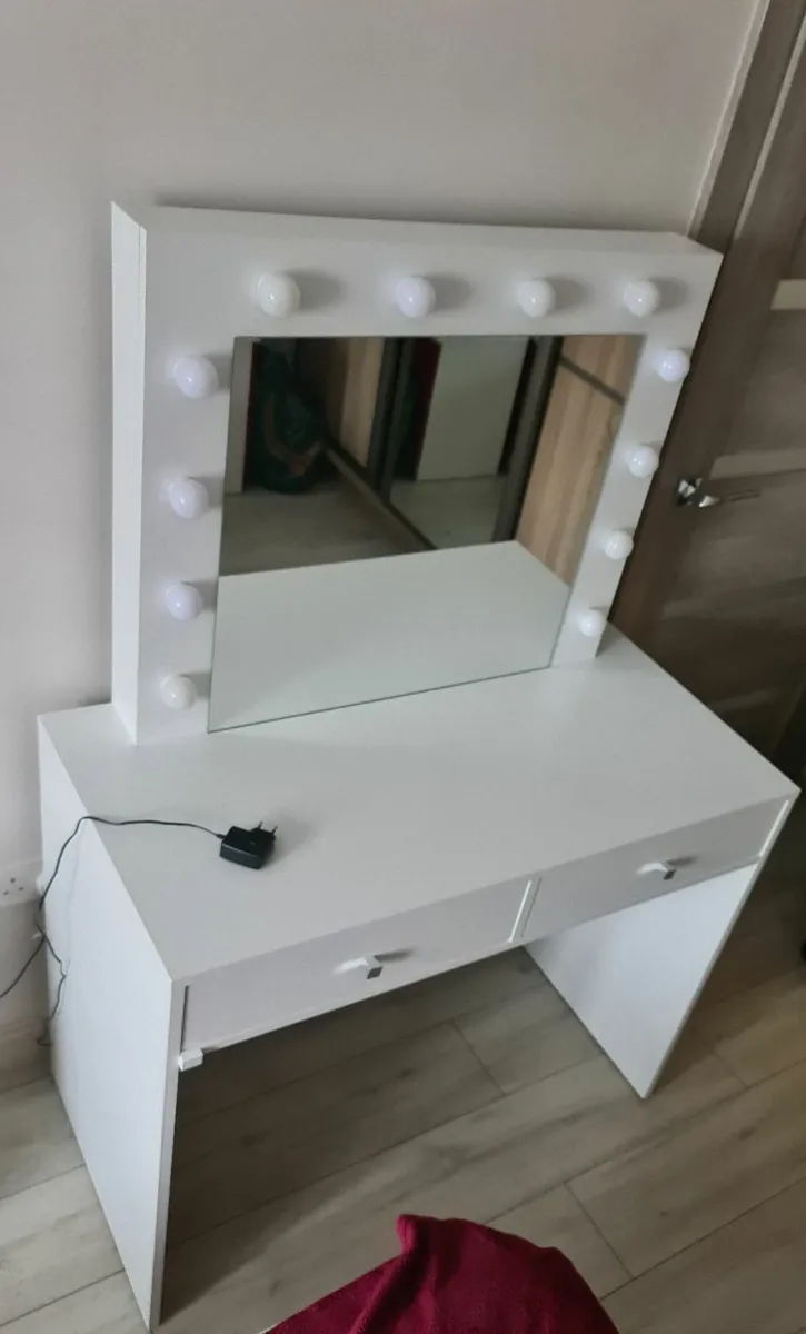 Make up table with Led mirror - Image 3
