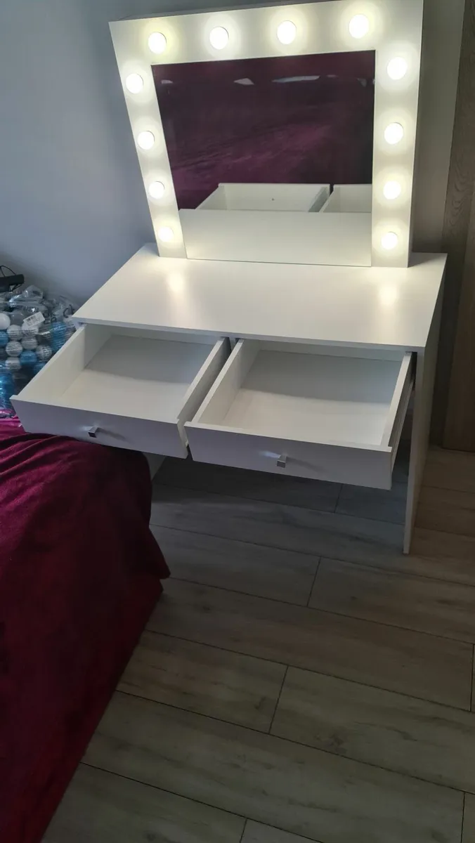 Make up table with Led mirror - Image 1