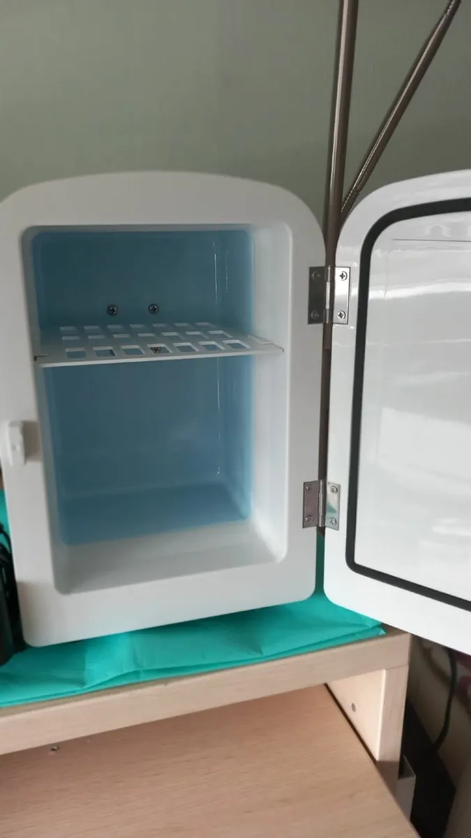 Cristal Mini Fridge MNBX4 - Image 2