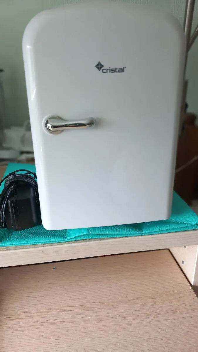 Cristal Mini Fridge MNBX4 - Image 1
