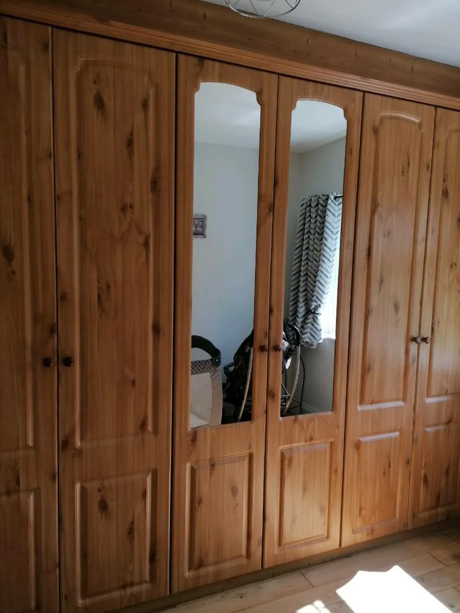 Fitted bedroom wardrobe - Image 2