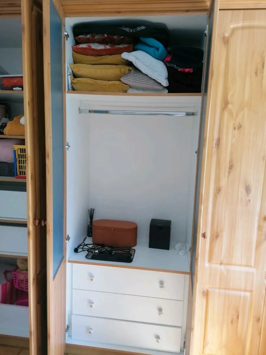 Fitted bedroom wardrobe - Image 3