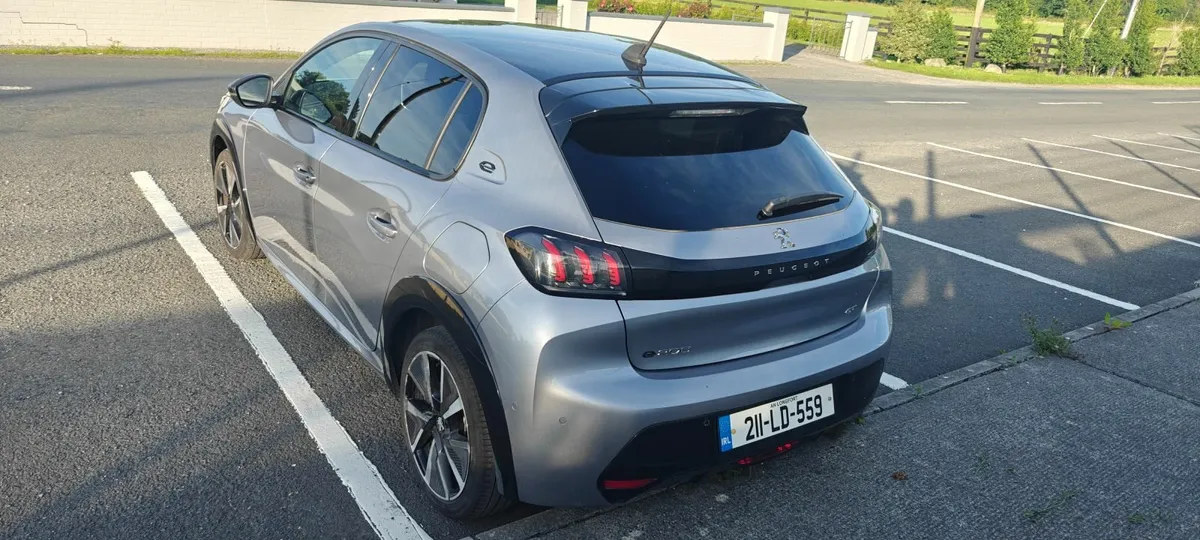 2021 Peugeot e 208 GT Premium - Image 3