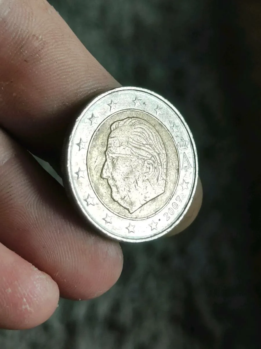 2€ coin, double die error leaving shadow of face - Image 2