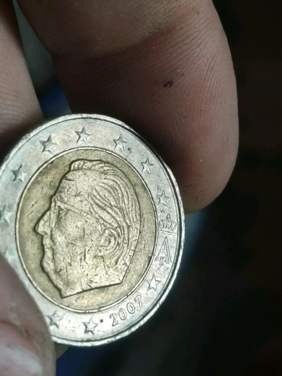 2€ coin, double die error leaving shadow of face - Image 3