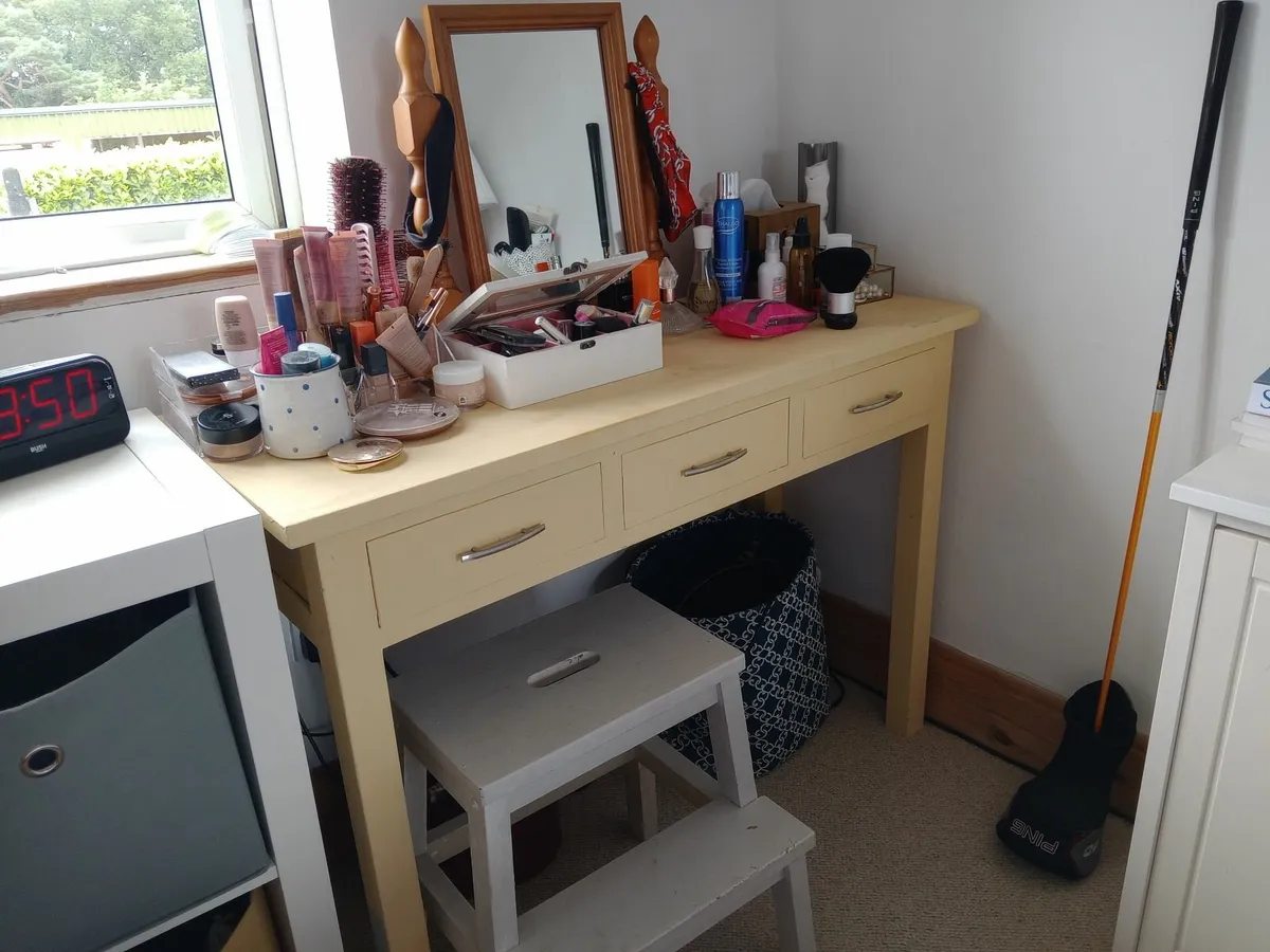Hall table / dressing table