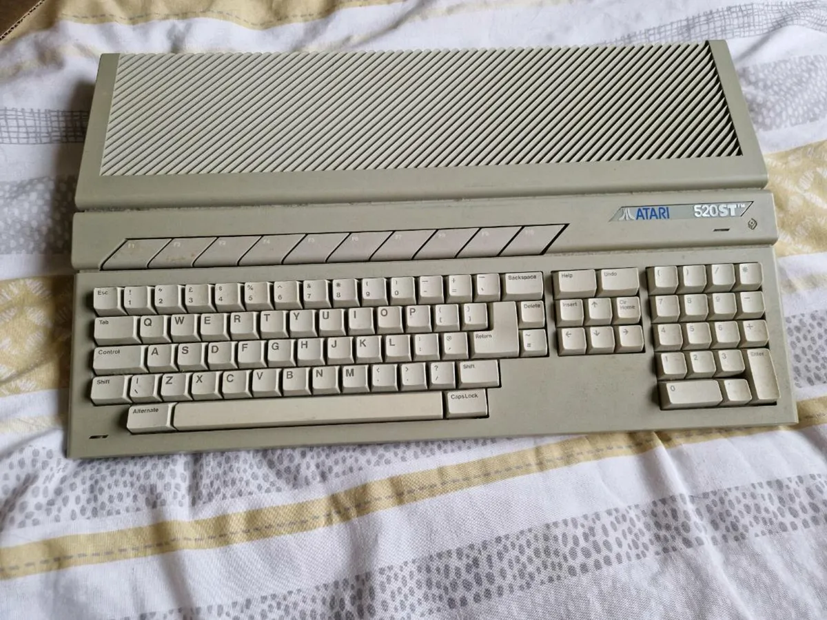 ATARI GAME CONSOL/COMPUTER - Image 1