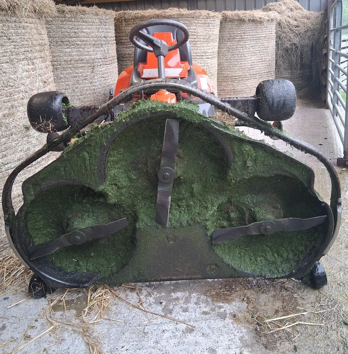 Husqvarna R15 V2 AWD Lawnmower - Image 2