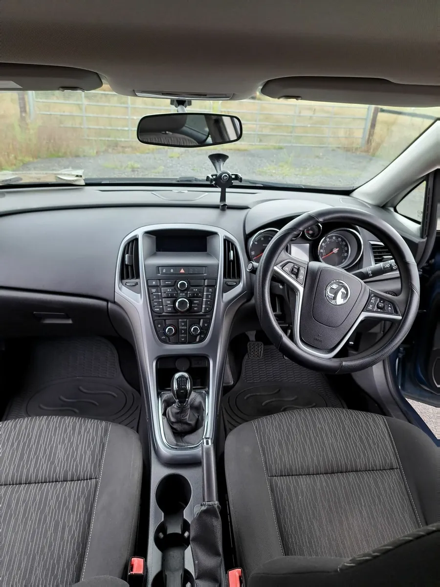 Vauxhall Astra 2013 - Image 3