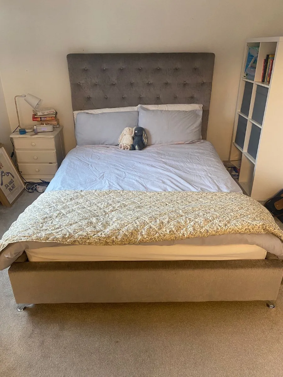 Double bed - Image 1