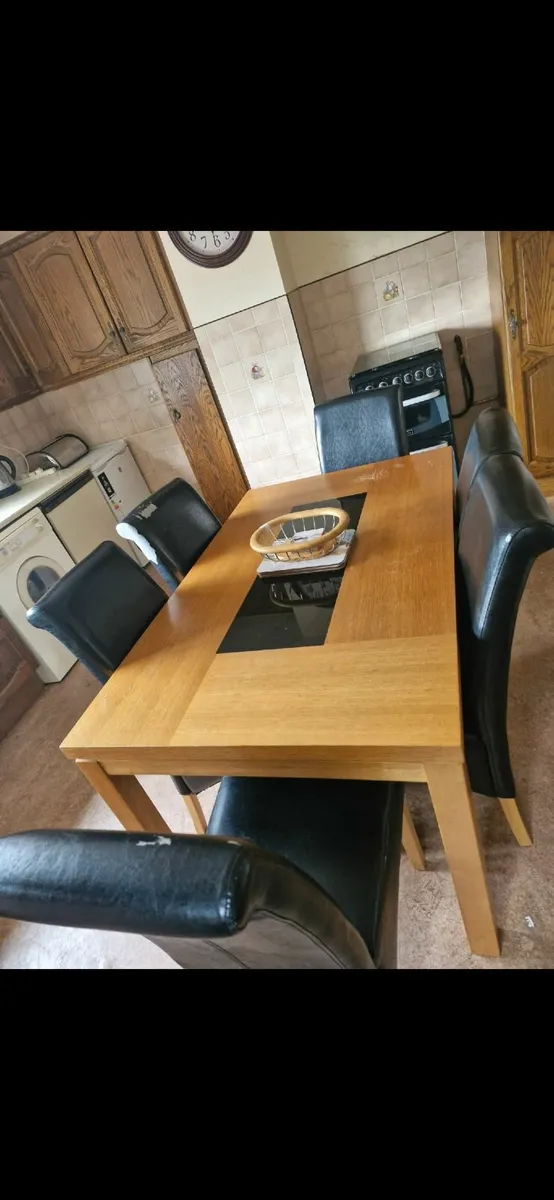 Table and chairs - Image 1