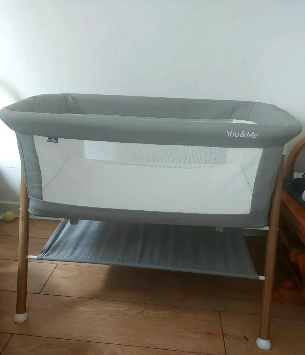 Next2Me bedside crib in perfect condition as new - Image 3