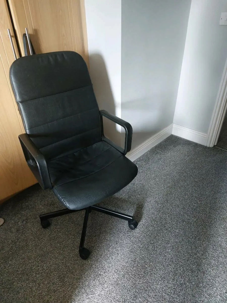 Swivel chair