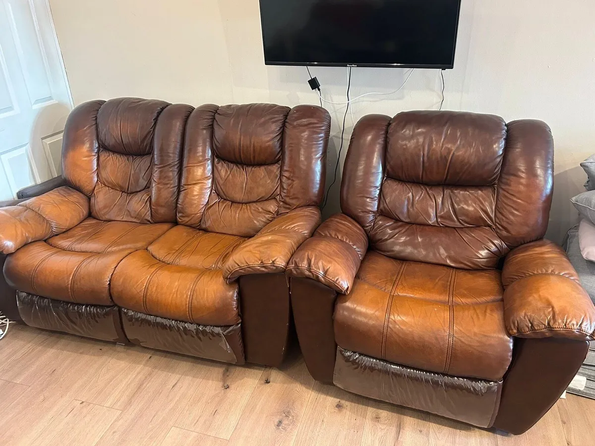 Leather couch suite - Image 1