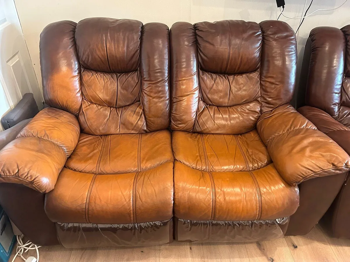 Leather couch suite - Image 3
