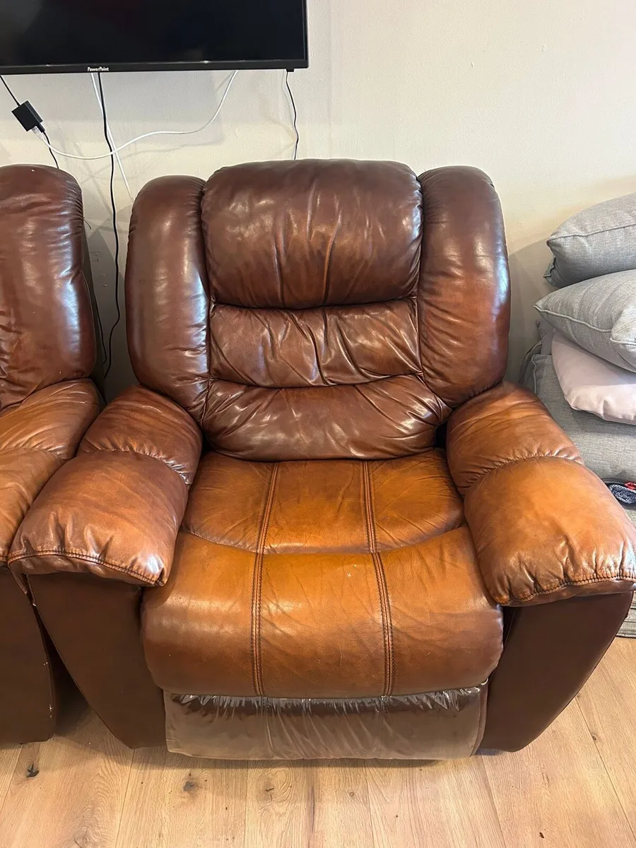 Leather couch suite - Image 4