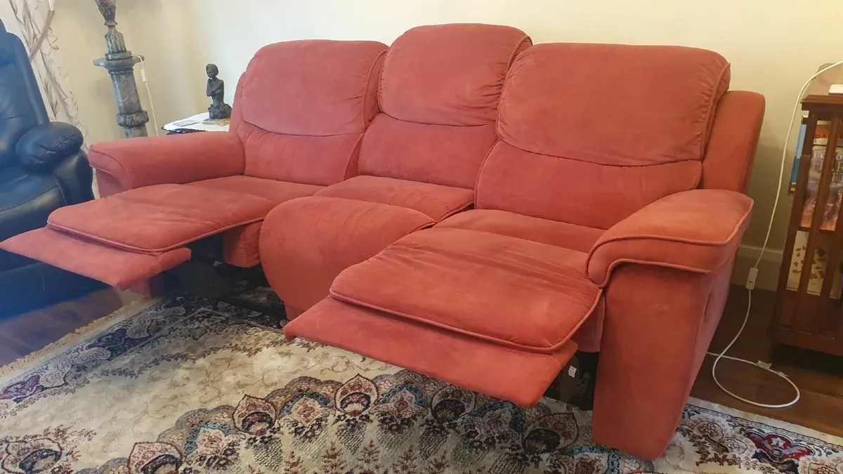 3 pieced suiute / reclining - Image 3