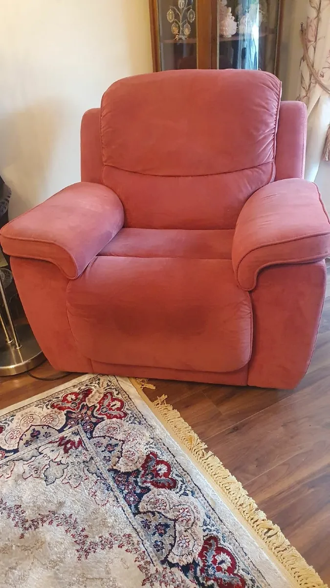 3 pieced suiute / reclining - Image 4