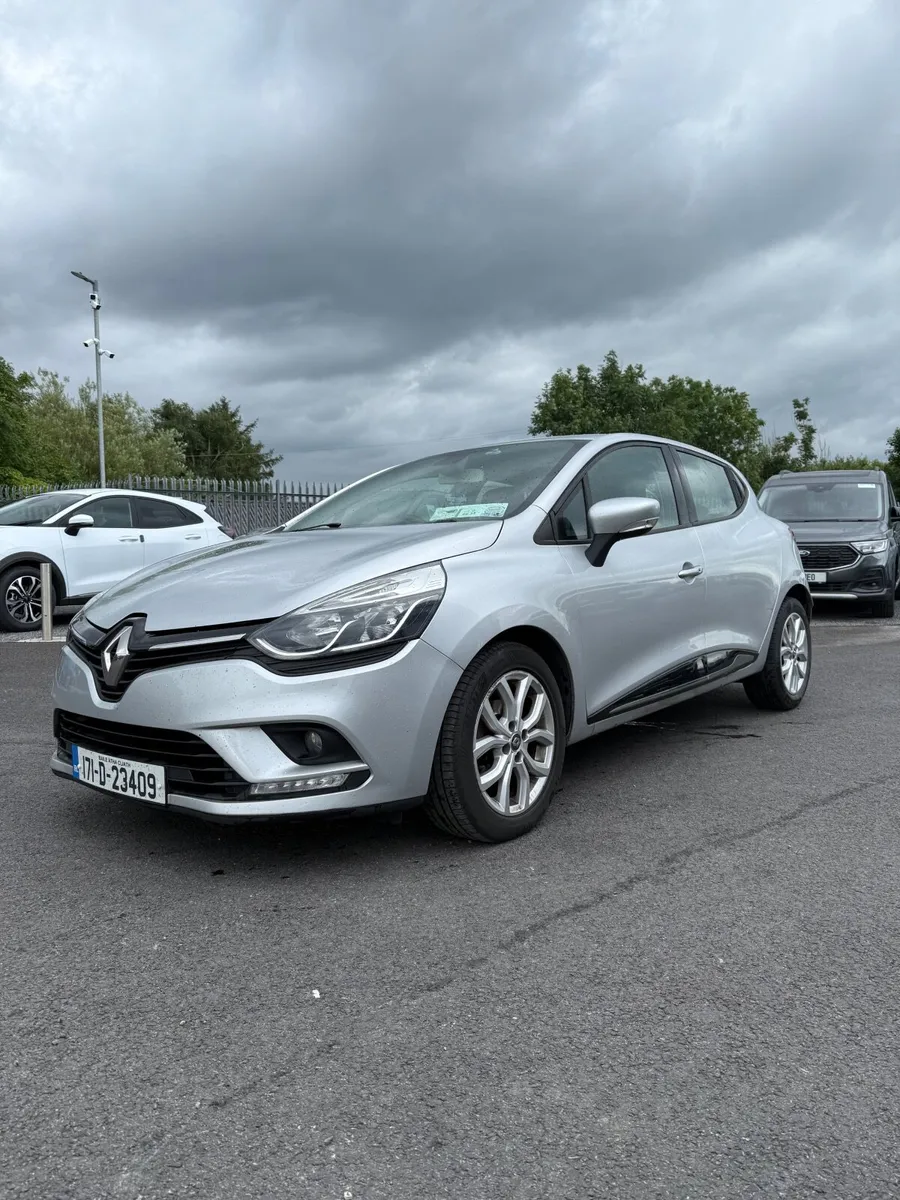171 Renault Clio Silver - Image 1