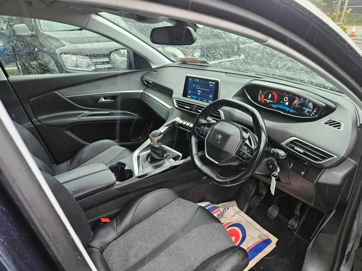 Peugeot 5008 Allure 1.5 Blue HDI 130 6.2 4D - Image 2