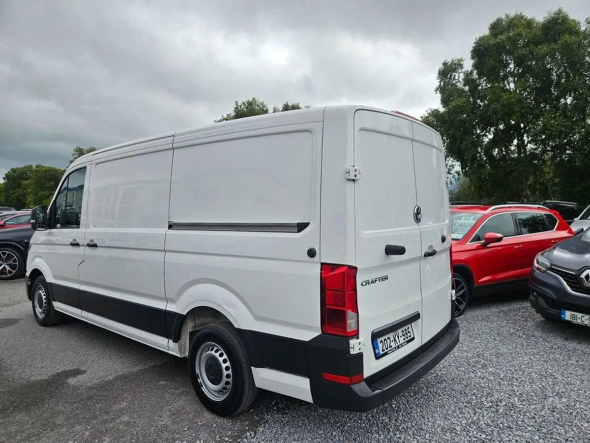 Volkswagen Crafter 30 MWB 140HP M6F 5DR - Image 3