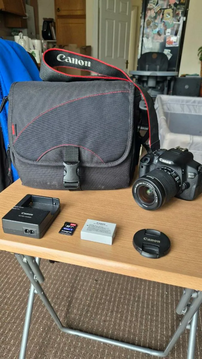 Canon 700d + Extras - Image 1