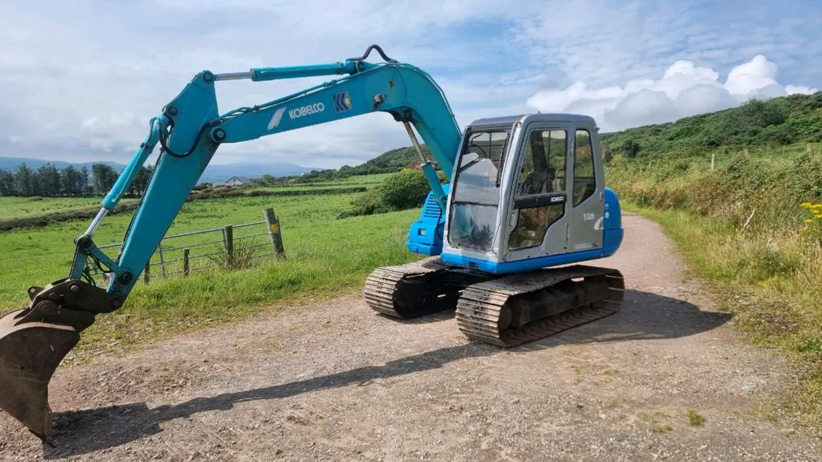 Kobelco 6 tone Digger - Image 1