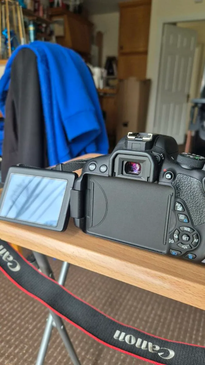Canon 700d + Extras - Image 4