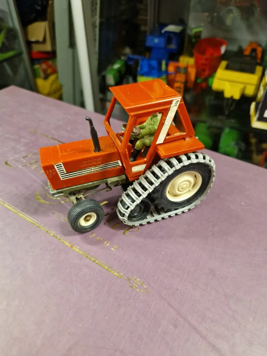 Britains Farm Fiat Tractor 1.32 - Image 1