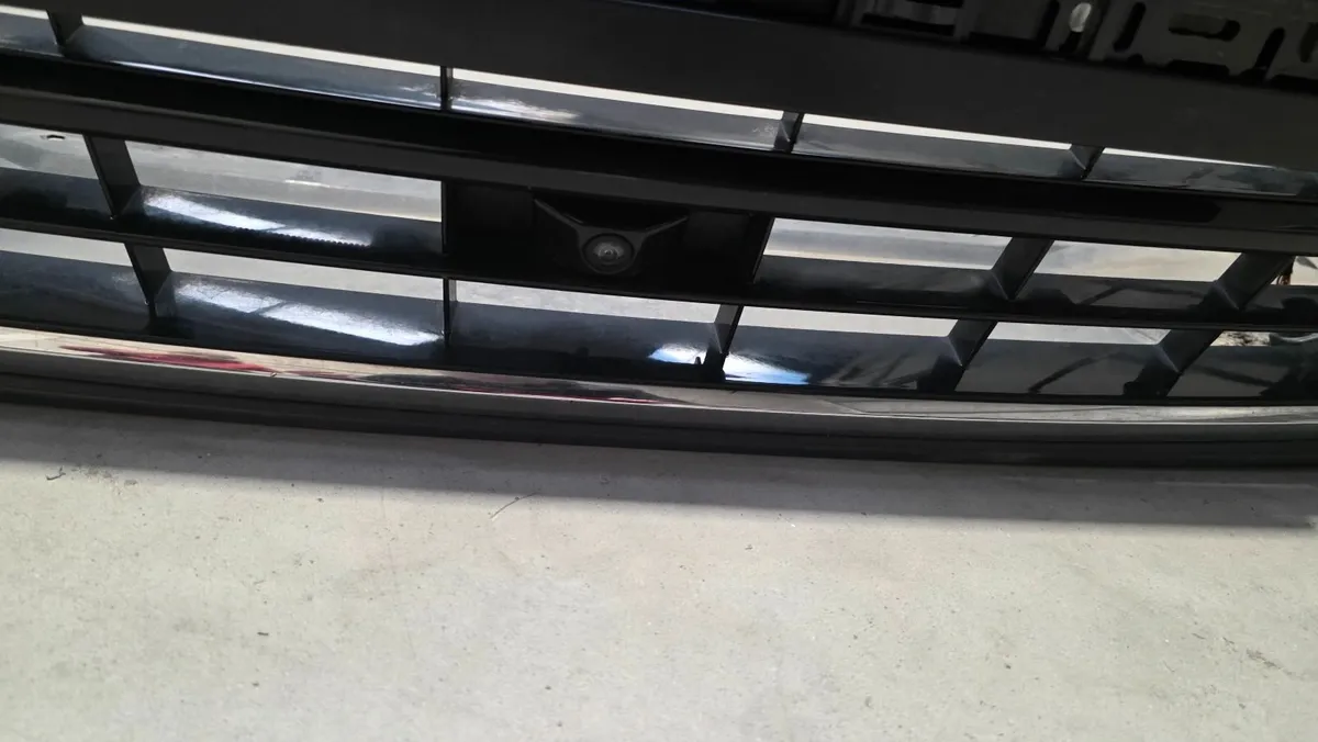 Arteon R line full front bumper LC9X- ASK FOR REAR - Image 4