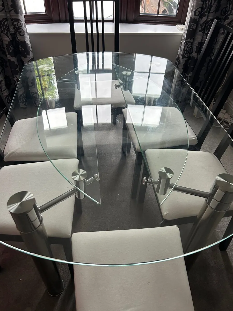Dining table and chairs - Image 3