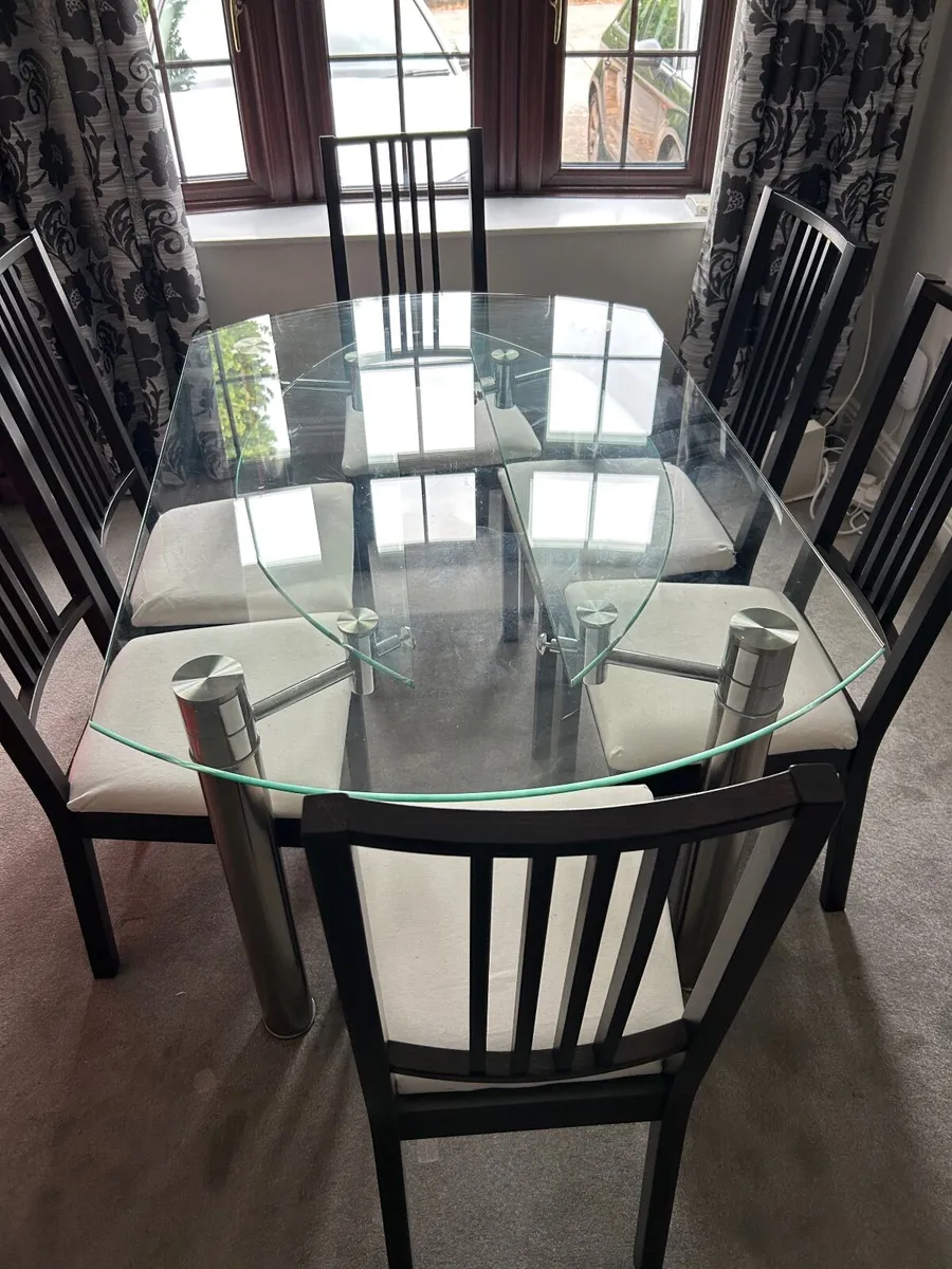 Dining table and chairs - Image 1