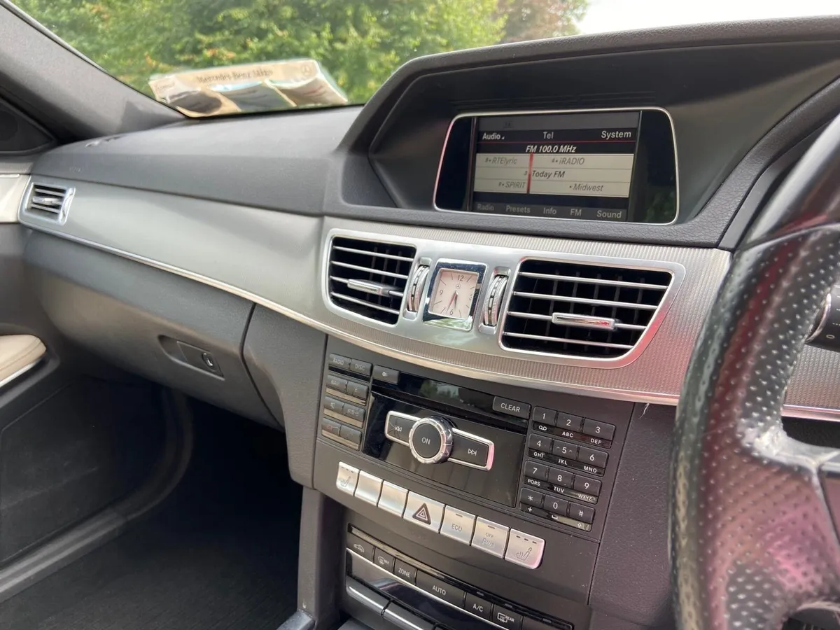Mercedes-Benz E Class 220 Automatic - Image 4