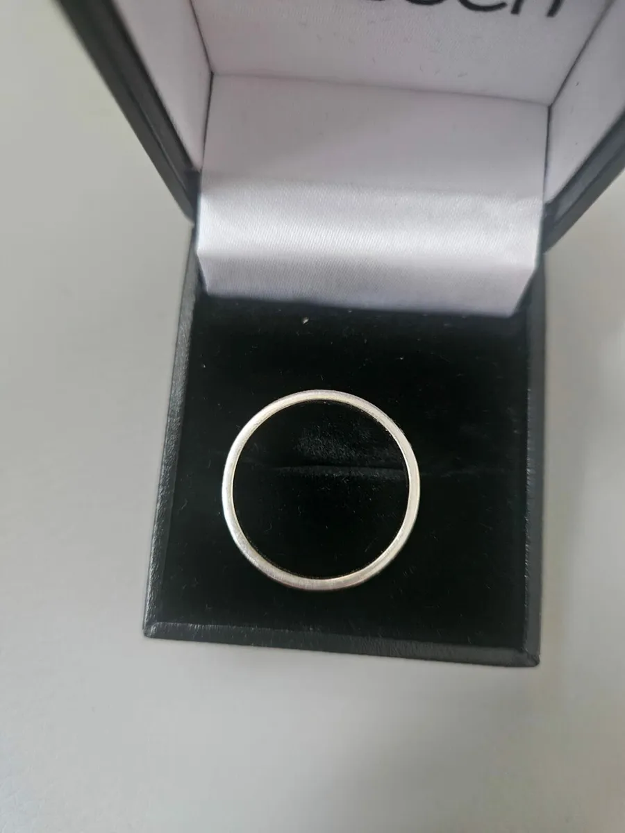 9ct White Gold Wedding Band - Image 3