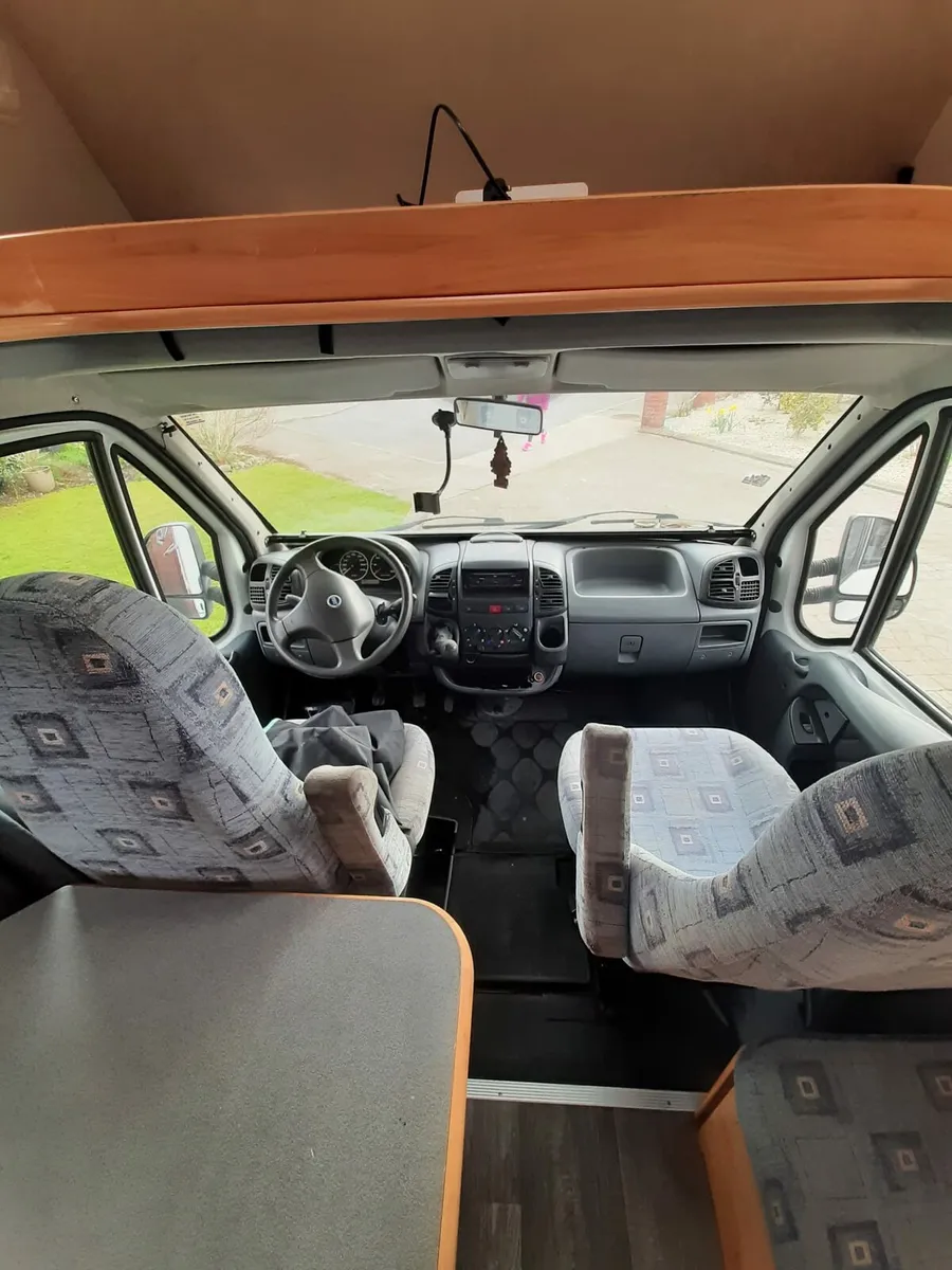 Adria coral 6 berth camper van - Image 3